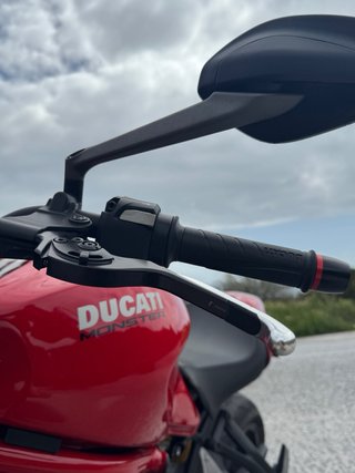 Ducati Monster 821 Roja