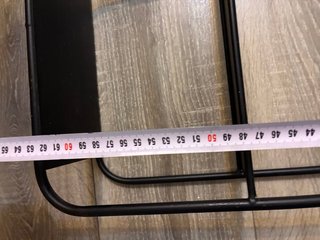 Estantería metálica con espejo
