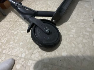 Patinete eléctrico negro