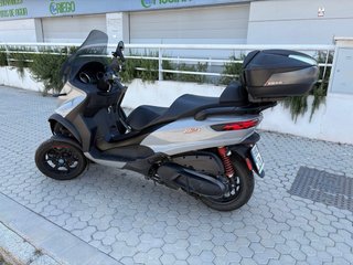 Piaggio MP3 350 LT con baúl y pitón