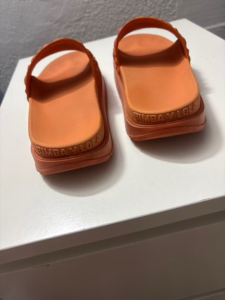 Sandalias Naranja con Diseño de Burbujas