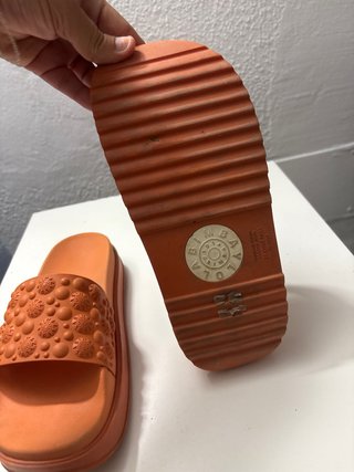 Sandalias Naranja con Diseño de Burbujas