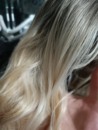 Peluca ondulada rubia y castaña