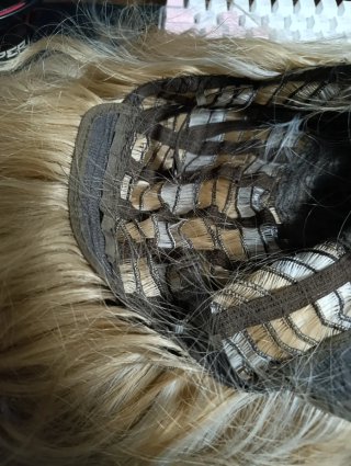 Peluca ondulada rubia y castaña