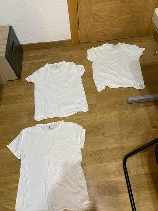 Estoy vendiendo ropa vieja variada, talla mediana.