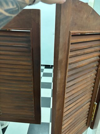 Puertas de madera con lamas