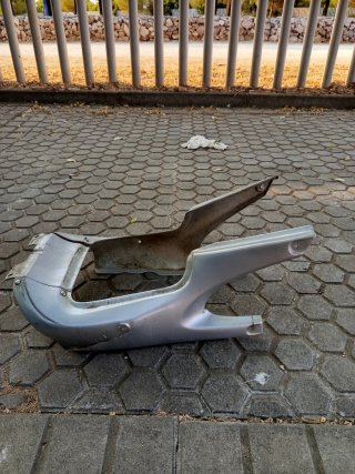 Plásticos asiento Aprilia Inferior