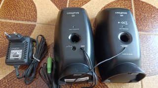 Altavoces de diversos tipos.