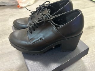 Mocasines de tacón negros mujer