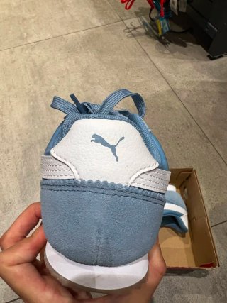 Deportivas Puma Azules y Blancas varios números