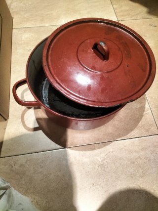 Olla antigua esmaltada