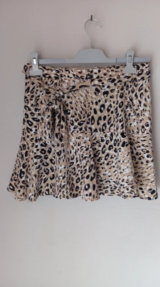 Conjunto Falda Leopardo y Camiseta Negra M
