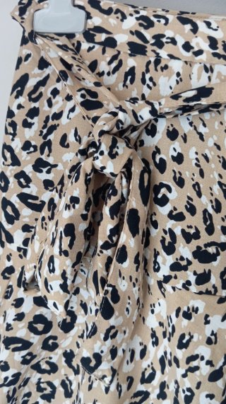 Conjunto Falda Leopardo y Camiseta Negra M