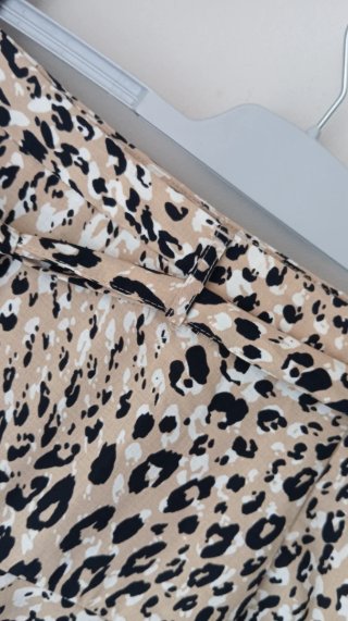 Conjunto Falda Leopardo y Camiseta Negra M