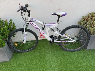 Bicicleta Montaña Avigo 26 Blanca/Morada