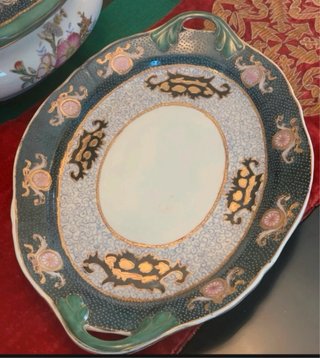 Sopera y bandeja grande de porcelana