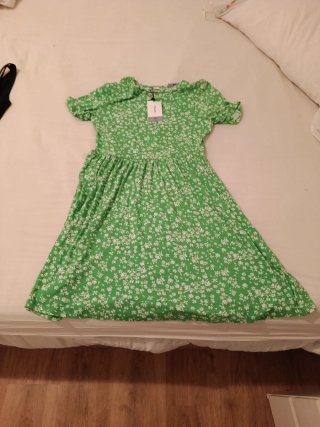 Vestido verde estampado flores Lefties Talla M