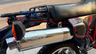 Yamaha XT 350 Negra y Roja