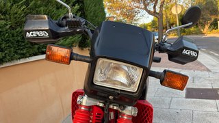 Yamaha XT 350 Negra y Roja
