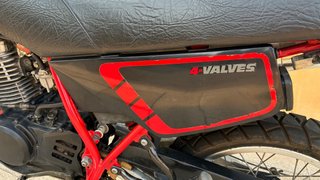 Yamaha XT 350 Negra y Roja