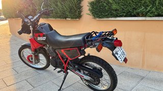 Yamaha XT 350 Negra y Roja