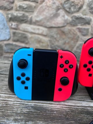 Nintendo Switch + Base TV + 4 mandos + 4 correas