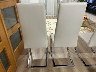 Juego de 4 sillas de comedor blancas