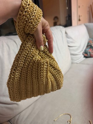 Bolso japo artesanal crochet dorado