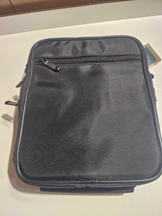Bolso negro de hombro