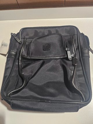 Bolso negro de hombro