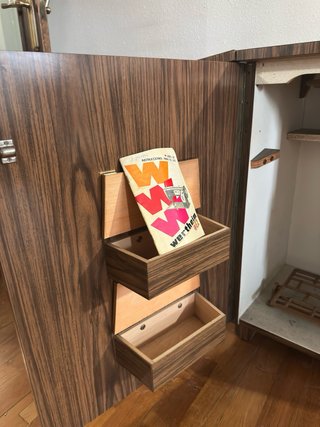 Máquina de coser con cajón marca Whertheim.