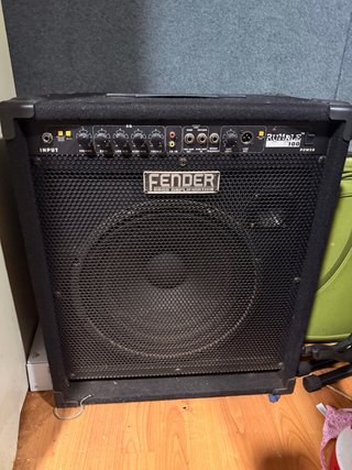 Amplificador Bajo Fender Rumble 100W.