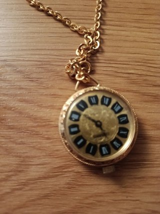 Reloj de cadena bañado en oro