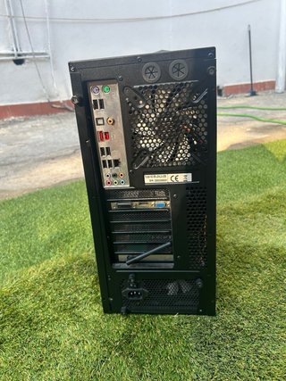 PC Gaming con ventana lateral