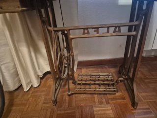 Máquina de coser antigua Alfa