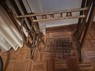 Máquina de coser antigua Alfa