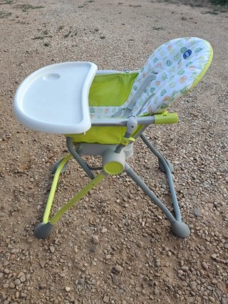 Trona Chicco con bandeja y respaldo reclinable