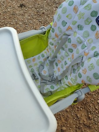 Trona Chicco con bandeja y respaldo reclinable