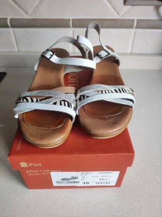 Sandalias blancas y plateadas, talla 38