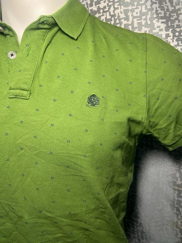 Polo verde con estampado,talla M