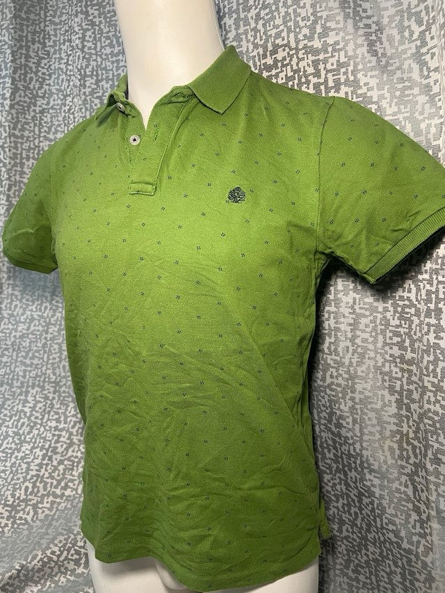 Polo verde con estampado,talla M