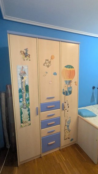 Armario infantil beige y azul