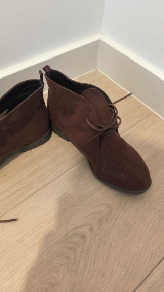 Botines burdeos con cordones