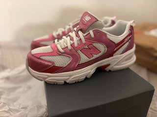 Zapatillas New Balance 530 Unisex Rosa y Blanco