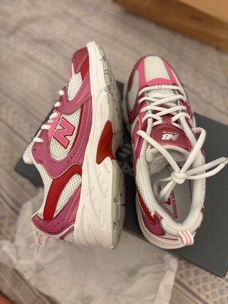Zapatillas New Balance 530 Unisex Rosa y Blanco