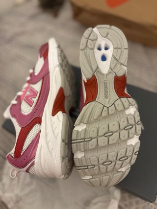 Zapatillas New Balance 530 Unisex Rosa y Blanco