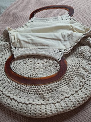 Bolso de ganchillo hecho a mano