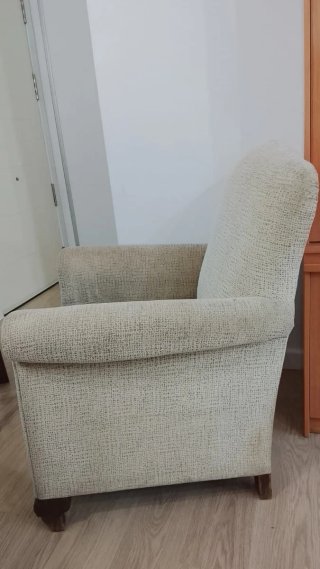 Sofá beige de tela,en perfecto estado, recoger en