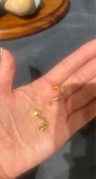Pendientes y colgante de oro