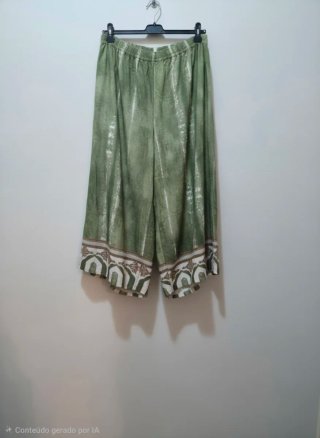 Conjunto Calças Largas e Top Verde